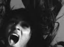 CHARLA HOMENAJE A TINA TURNER: EJEMPLO DE SUPERACIÓN Y RESILIENCIA