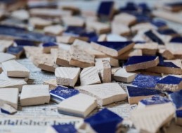 Reparación de pequeñas piezas de cerámica y madera